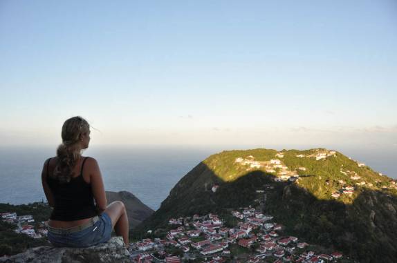 No alto do monte Maskaroni, nosso primeiro trekking em Saba - Caribe